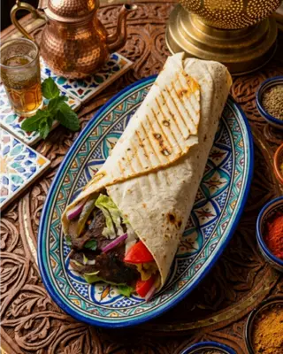 LAWASZ KRAFTOWA SHAWARMA WOŁOWA MEDIUM WRAP