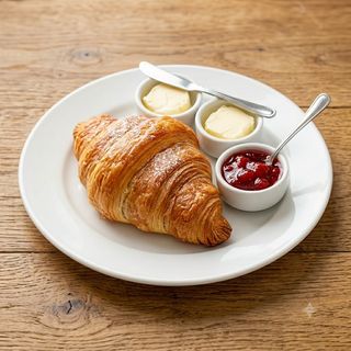 Croissant Mantequilla Y Mermelada