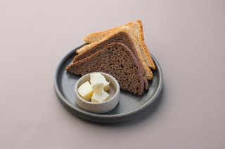 Ассорти свежего хлеба (100г)