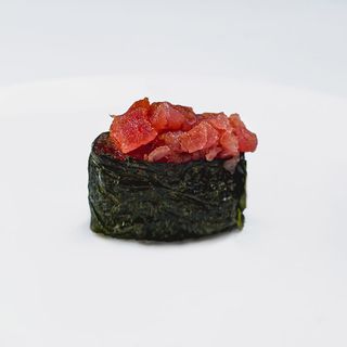 Суші Спайсі магуро (65г/1шт)