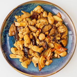 Pollo con Bambú y Setas Chinas