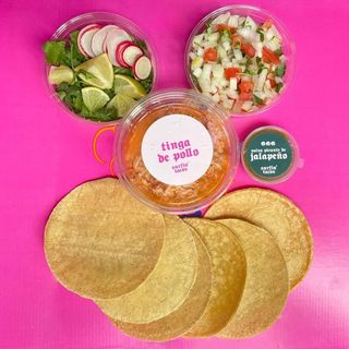 Tacos de tinga de pollo