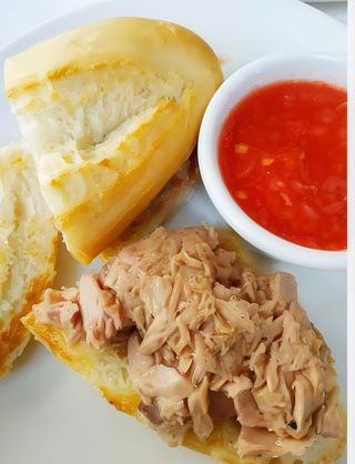 Viena De Atún Y Tomate