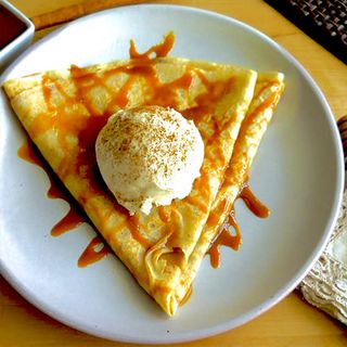 Crep con Dulce de Leche y Helado 