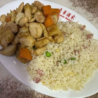 Crepe chinês, arroz chão chão galinha com amêndoas