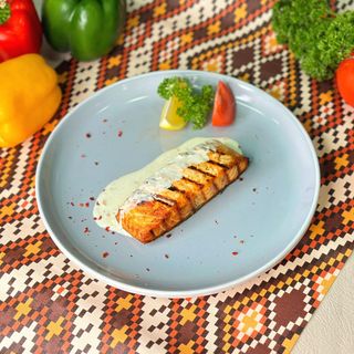 Стейк семги с сливочно-лимонным соусом