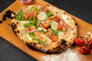 COMBO - Pizza Prosciutto Crudo 32 cm +  Bautura + Sos