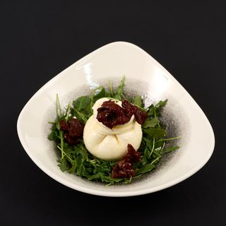 Burata sa sušenim paradajzom i