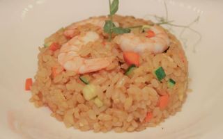 257. Riso saltato con verdure e gamberi 