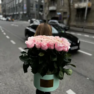 9 ყვავილები ყუთში