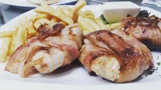 Punjeni i rolovani pileći medaljoni...