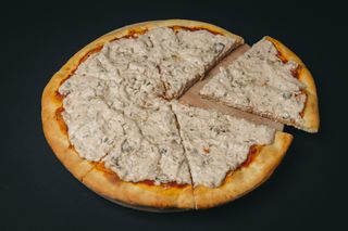 Parče pizze sa goveđim namazom