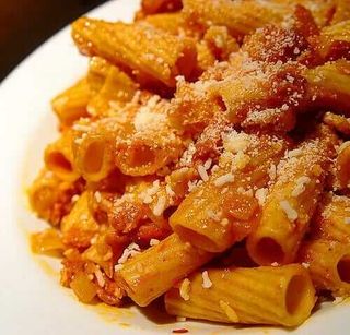 Mezze maniche all'amatriciana