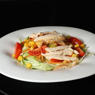 111 Insalata con pollo piastrato