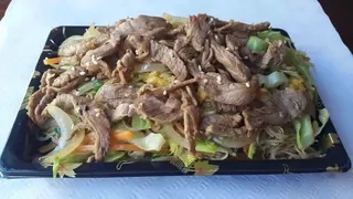Massa de Arroz com Vaca