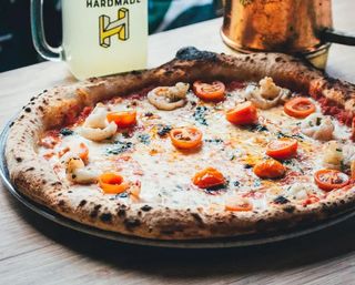 00. PIZZA Z KREWETKAMI