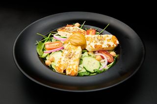 Halloumi salad