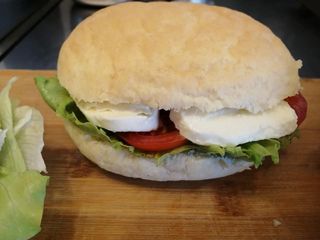 Panino caprese