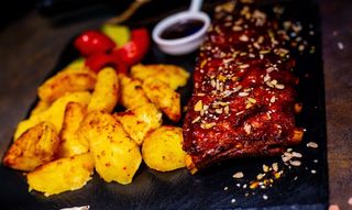 Coaste porc cu sos barbeque