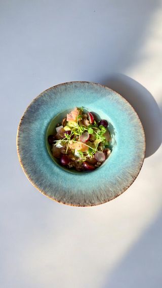 Sałata z wędzonym łososiem