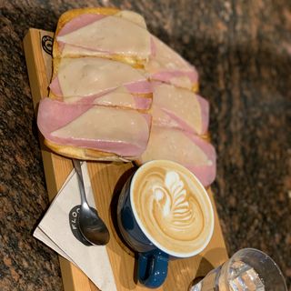 Mantequilla, York Y Queso (Media Porción)