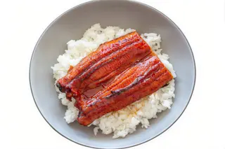 58. Arroz Blanco Con Anguila Asada