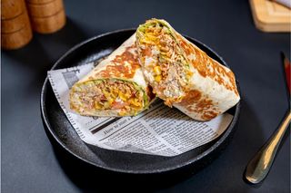 Burrito cu pui și avocado