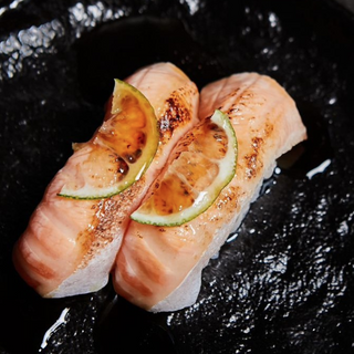 Nigiri De Salmón Y Lima Teriyaki (2 Uds.)