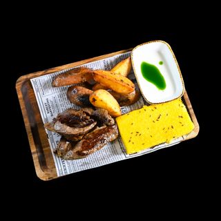 Pastramă de oaie cu cartofi și mămăligă - 400 gr 