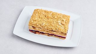 Deser śmietanowo - kajmakowy z wiśniami