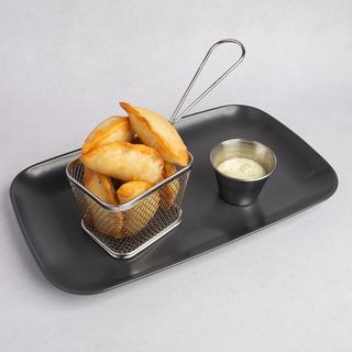 Mini czebureki wieprzowe z sosem