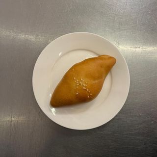 Пирожок печеный с капустой