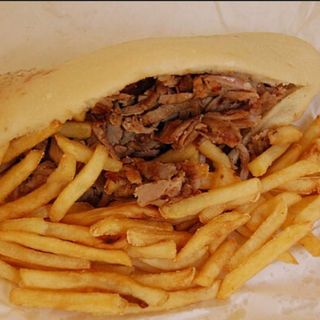 Piadina kebab con patatine