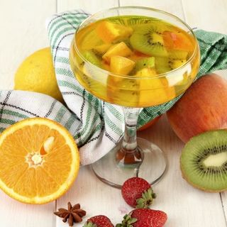 Cocktail avec fruits morceaux