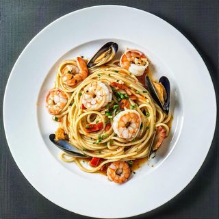 Spaghetti di soia ai frutti di mare