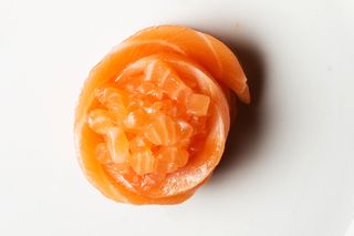 Special Gunkan - Salmone all'esterno tartare salmone all'interno