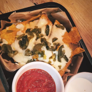Nachos z serem i jalapeno