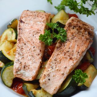 Salmone con Salsa di Vino e Burro 200g