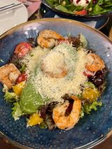 Salată cu avocado, citrus și creveți