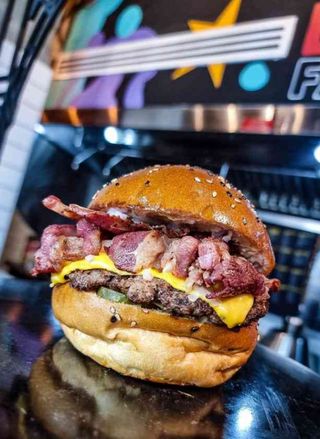 AMERICAN 5X BACON CHEESEBURGER 310GR