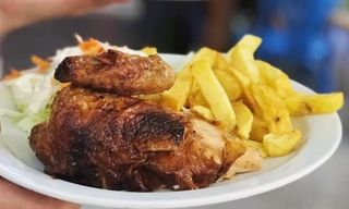 Medio Pollo A L'Ast con Patatas Fritas