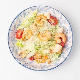 Салат "Цезарь с креветками"