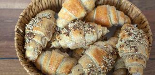 Integralni kroasan sa sirom