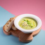 Крем-суп з броколі та зеленим горошком