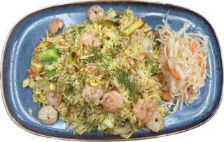 141.Ryż smażone z krewetkami