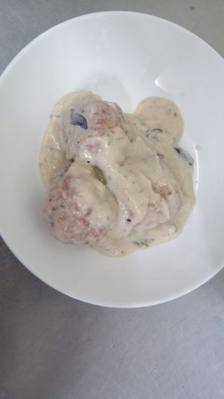 Pileće ćufte u sosu od pečuraka sa pireom