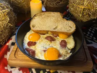 Яєчня з ковбаскою (200g)