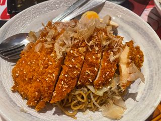 F0.Fideos Artesanos Salteados Con Verduras Y Pollo Rebozado