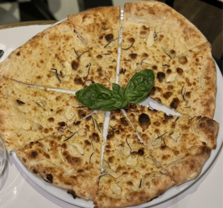 Focaccia z rozmarynem i oliwą