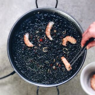 Arroz Negro De Sepia con su tinta y colitas de gamba ( 2 raciones )